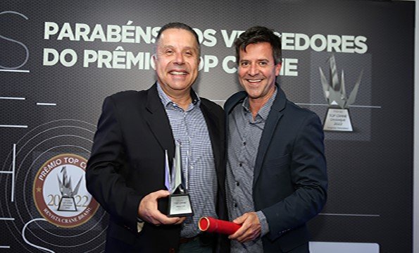 Top Crane Brasil awards crane rental companies for outstanding performances of their Manitowoc cranes